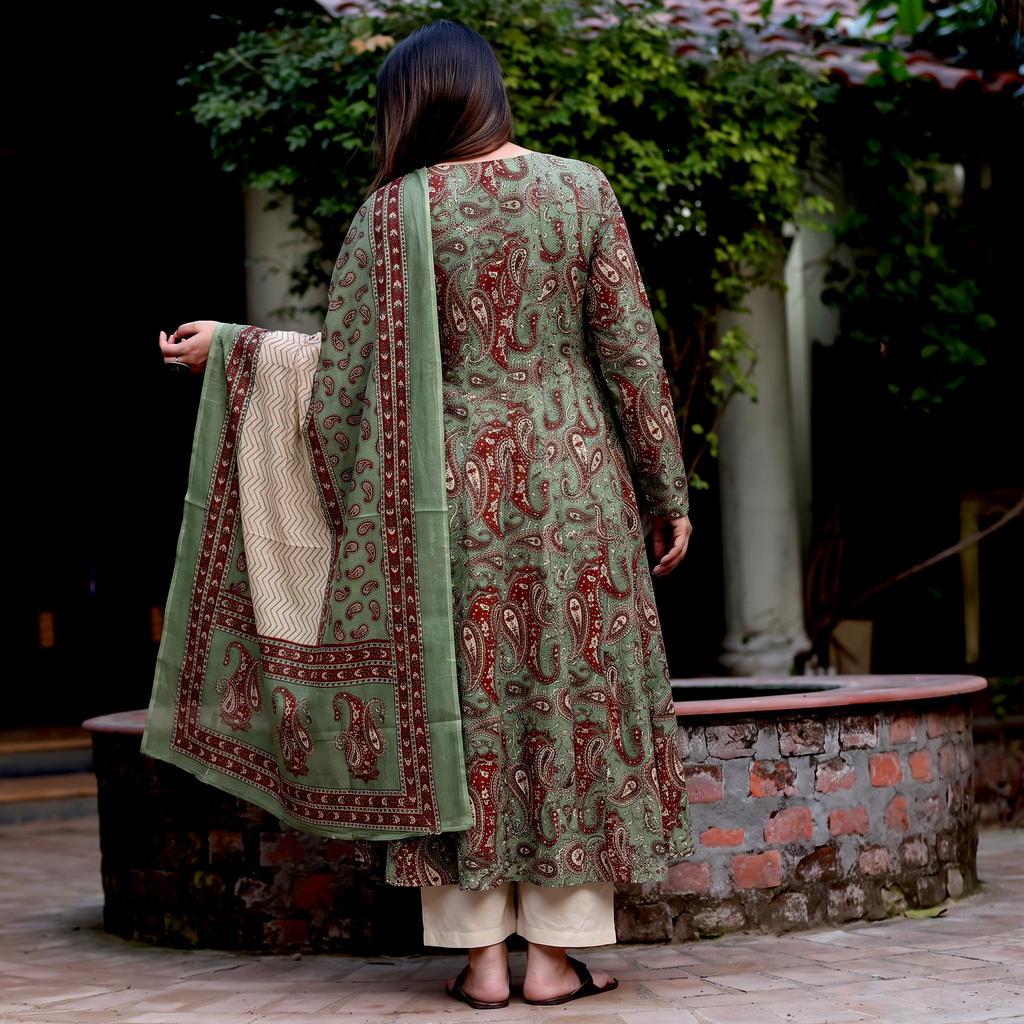 Trivyasha Cotton Set