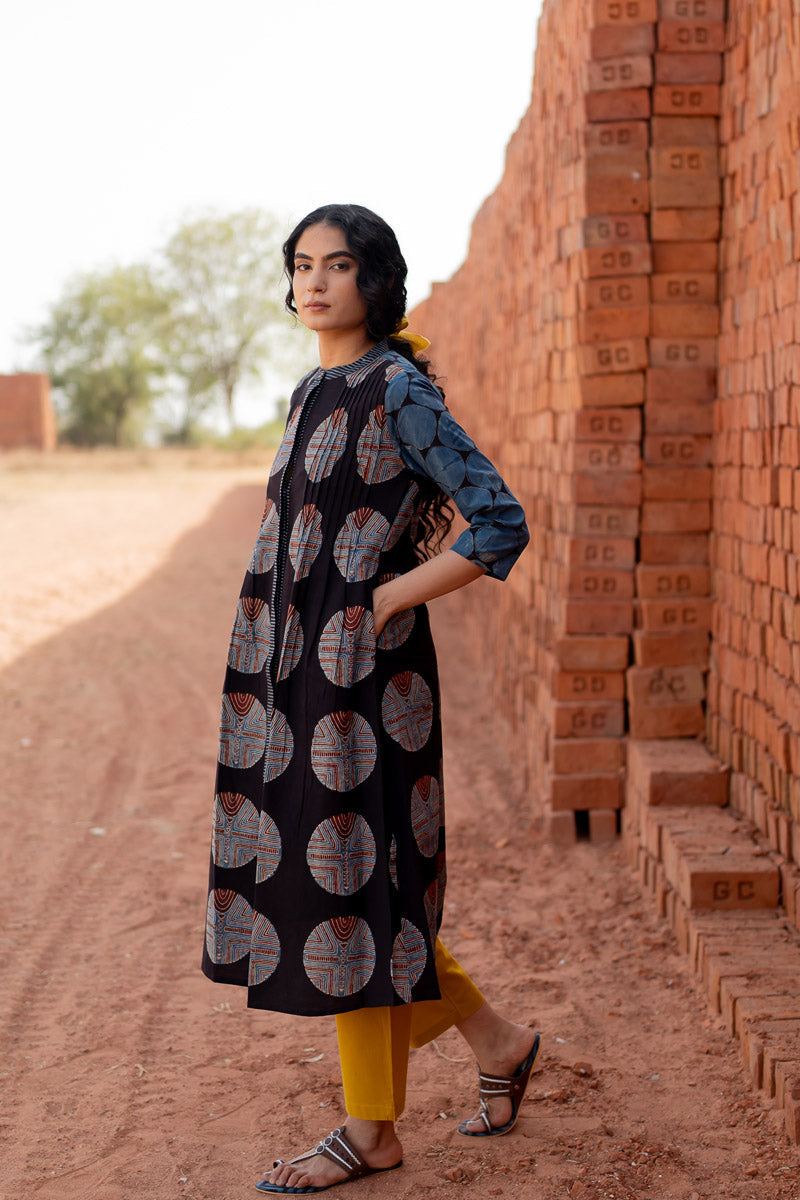 Pintuck Kurta - Black & Indigo
