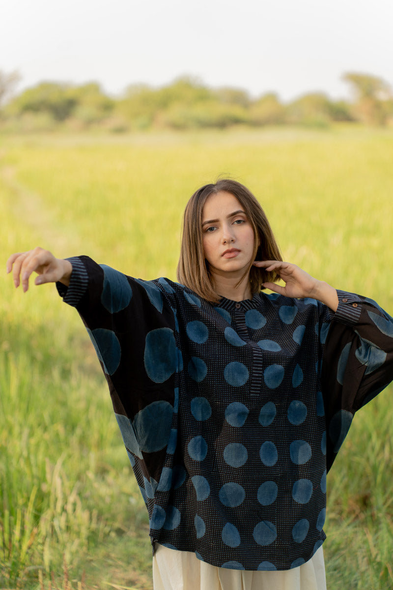 Freesize Anti-fit Top - Black & Indigo Dots